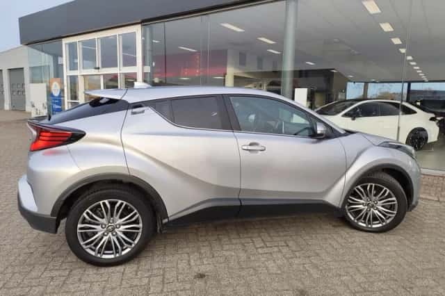 Toyota C-HR (2023) thumbnail 5