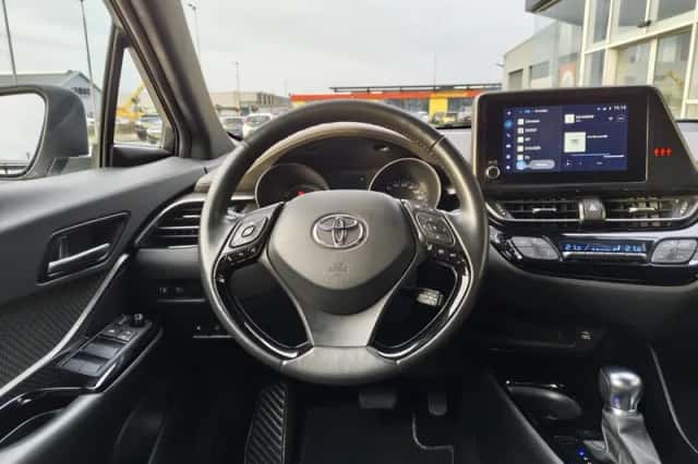 Toyota C-HR (2023) thumbnail 8