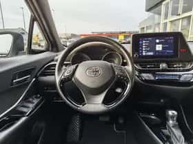 Toyota C-HR (2023) thumbnail 8