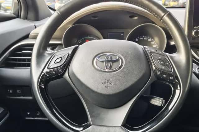 Toyota C-HR (2023) thumbnail 9