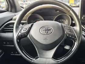 Toyota C-HR (2023) thumbnail 9