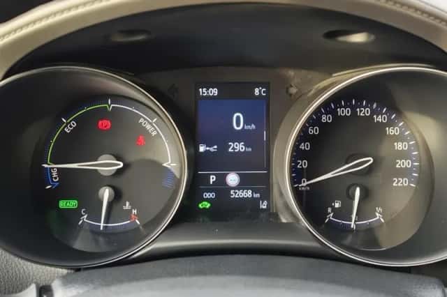 Toyota C-HR (2023) thumbnail 10