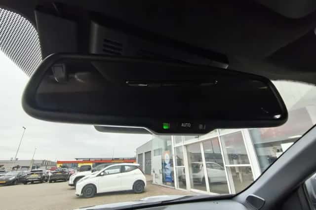 Toyota Yaris Cross (2025) thumbnail 25
