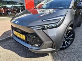 Toyota C-HR (2024) thumbnail 2