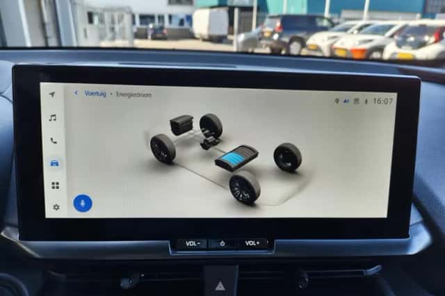Toyota C-HR (2024) thumbnail 16