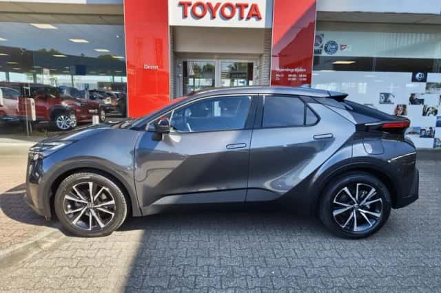 Toyota C-HR (2024) thumbnail 3