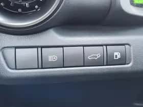 Toyota C-HR (2024) thumbnail 23