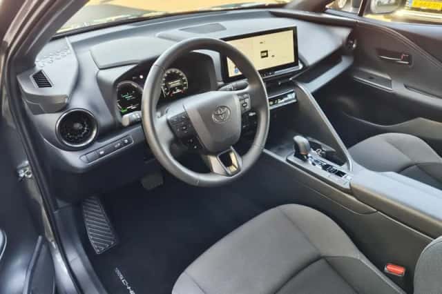 Toyota C-HR (2024) thumbnail 24