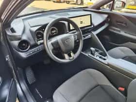 Toyota C-HR (2024) thumbnail 24