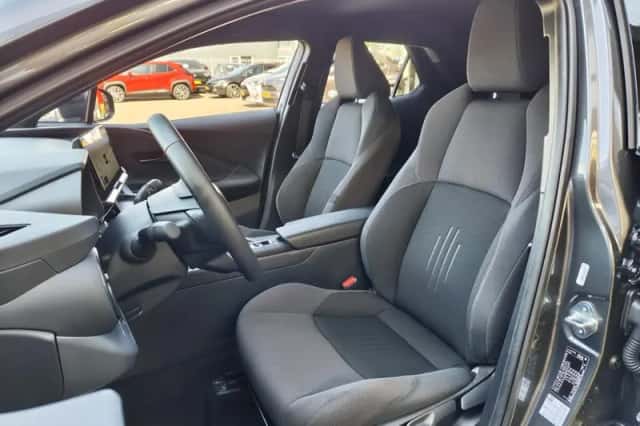 Toyota C-HR (2024) thumbnail 25