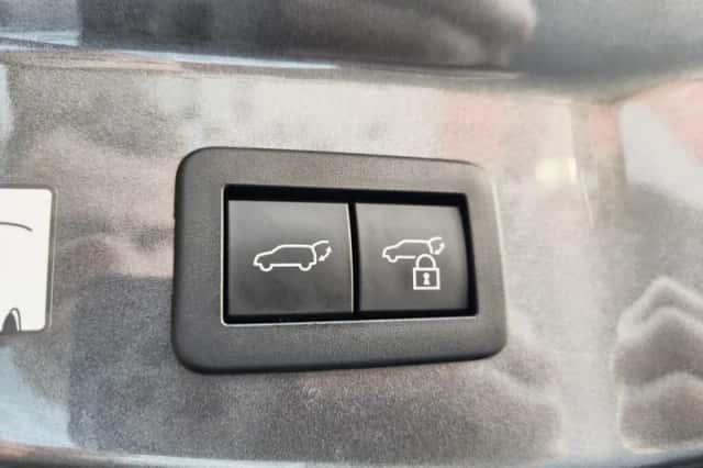 Toyota C-HR (2024) thumbnail 32