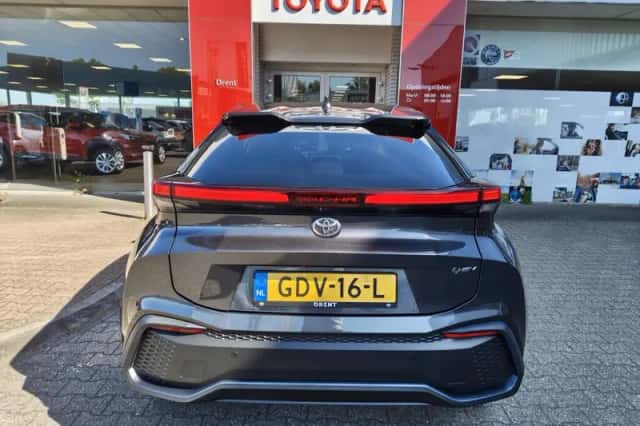 Toyota C-HR (2024) thumbnail 6
