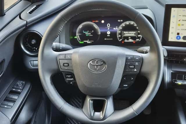 Toyota C-HR (2024) thumbnail 8
