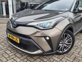 Toyota C-HR (2021) thumbnail 2