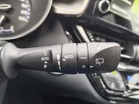 Toyota C-HR (2021) thumbnail 12