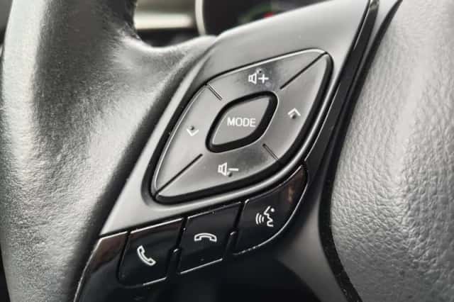 Toyota C-HR (2021) thumbnail 14