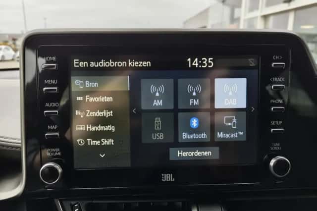 Toyota C-HR (2021) thumbnail 16