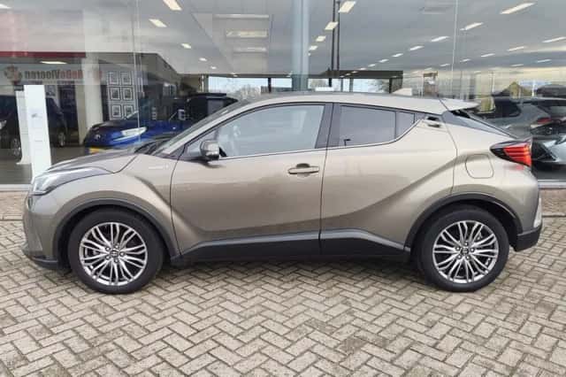 Toyota C-HR (2021) thumbnail 3