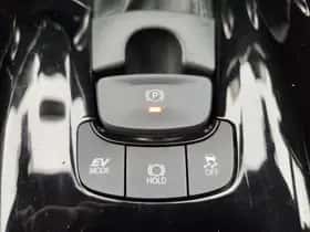 Toyota C-HR (2021) thumbnail 23
