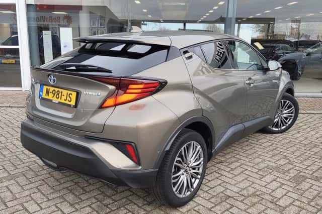 Toyota C-HR (2021) thumbnail 4