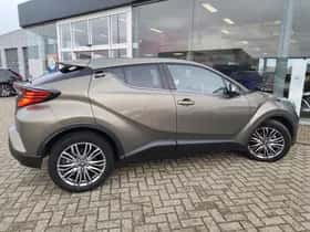 Toyota C-HR (2021) thumbnail 5