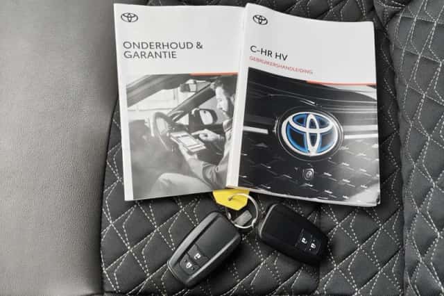 Toyota C-HR (2021) thumbnail 44