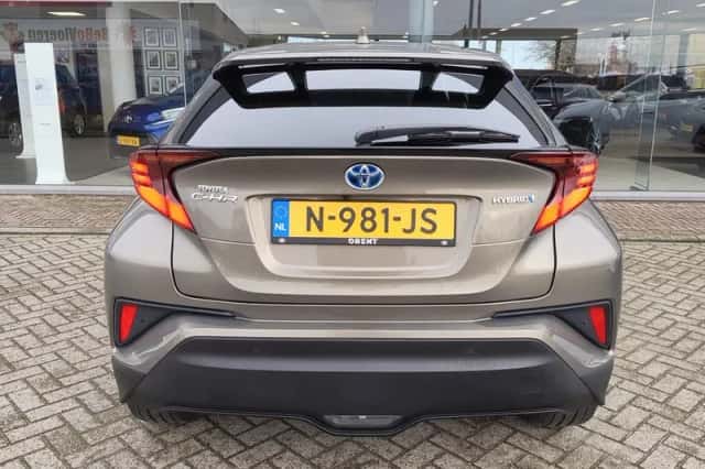 Toyota C-HR (2021) thumbnail 7