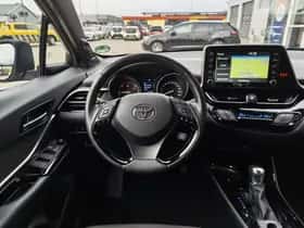 Toyota C-HR (2021) thumbnail 8