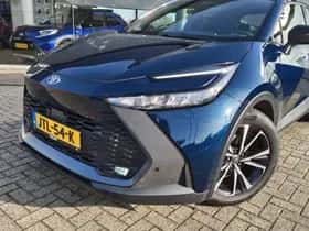 Toyota C-HR (2024) thumbnail 2
