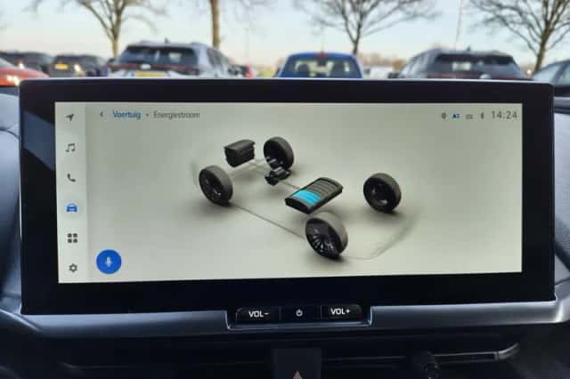 Toyota C-HR (2024) thumbnail 16
