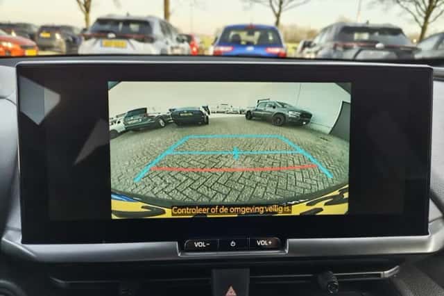 Toyota C-HR (2024) thumbnail 17