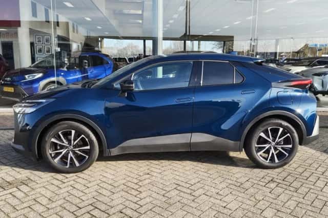 Toyota C-HR (2024) thumbnail 3
