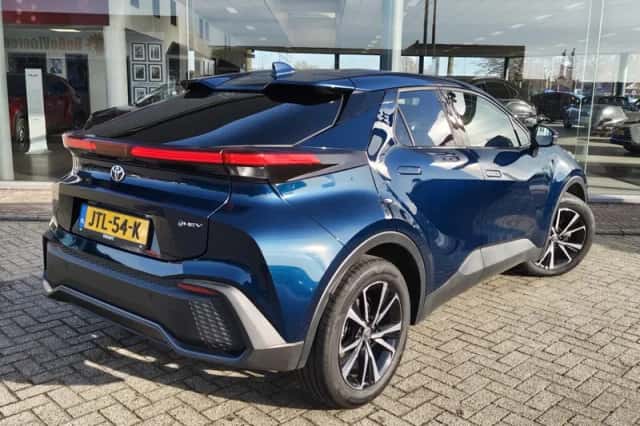 Toyota C-HR (2024) thumbnail 4