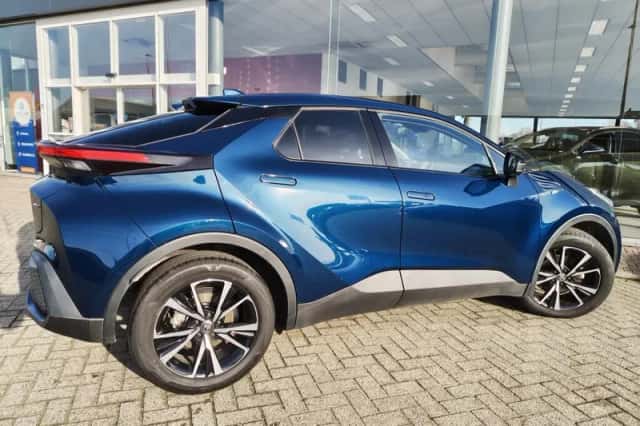 Toyota C-HR (2024) thumbnail 5