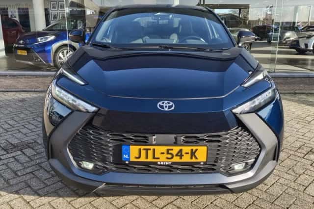 Toyota C-HR (2024) thumbnail 6