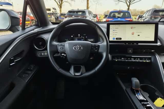 Toyota C-HR (2024) thumbnail 8