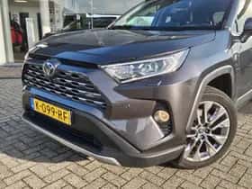 Toyota RAV4 (2021) thumbnail 2