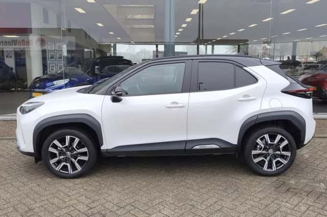Toyota Yaris Cross (2024) thumbnail 3