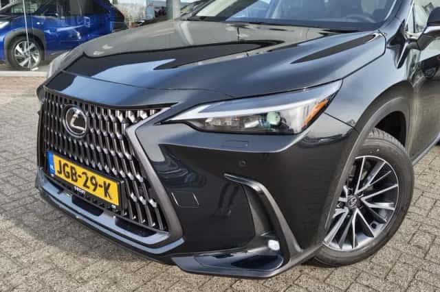 Lexus NX (2025) thumbnail 2