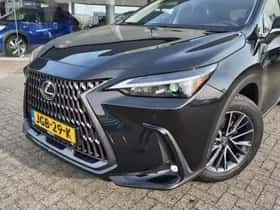 Lexus NX (2025) thumbnail 2