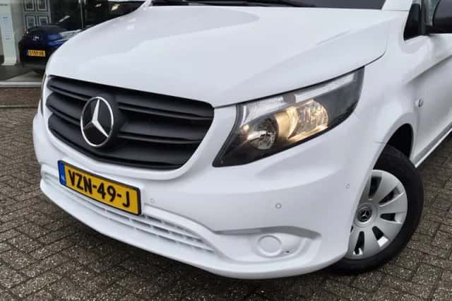 Mercedes-Benz Vito (2023) thumbnail 2