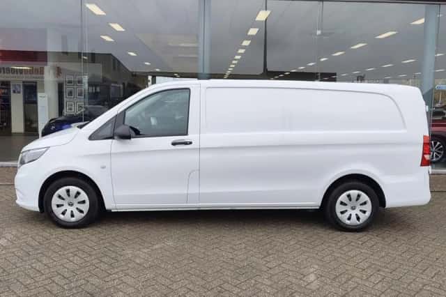 Mercedes-Benz Vito (2023) thumbnail 3