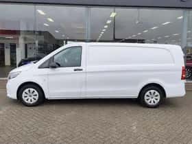 Mercedes-Benz Vito (2023) thumbnail 3