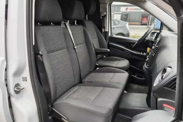 Mercedes-Benz Vito (2023) thumbnail 23