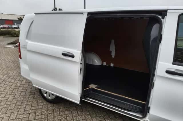 Mercedes-Benz Vito (2023) thumbnail 24