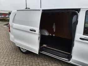 Mercedes-Benz Vito (2023) thumbnail 24