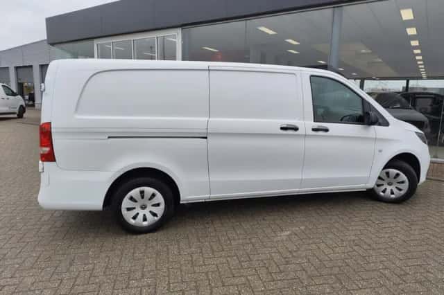 Mercedes-Benz Vito (2023) thumbnail 5