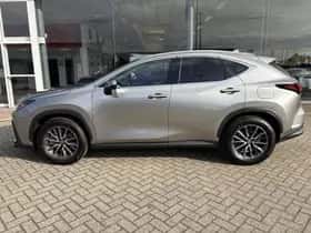 Lexus NX (2025) thumbnail 3