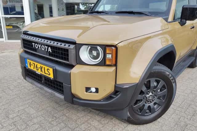Toyota Land Cruiser (2024) thumbnail 2