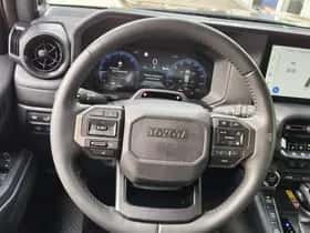 Toyota Land Cruiser (2024) thumbnail 11